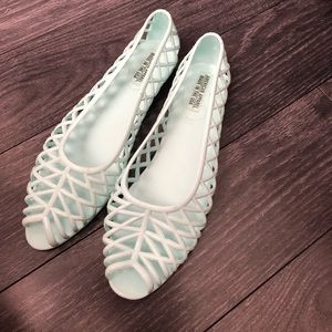 1 pair of flats (slip on/very light)